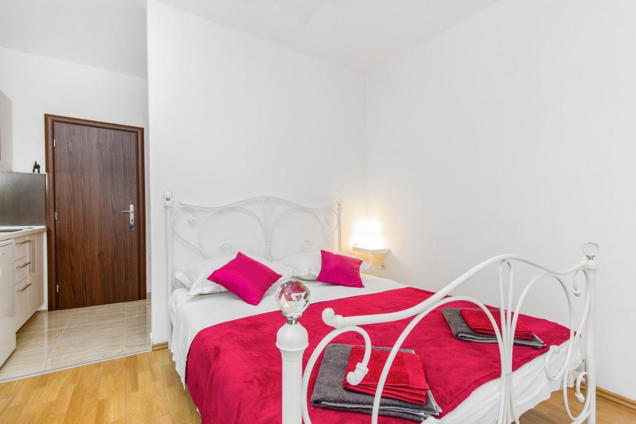 Apartmani Mariva Vodice Bagian luar foto