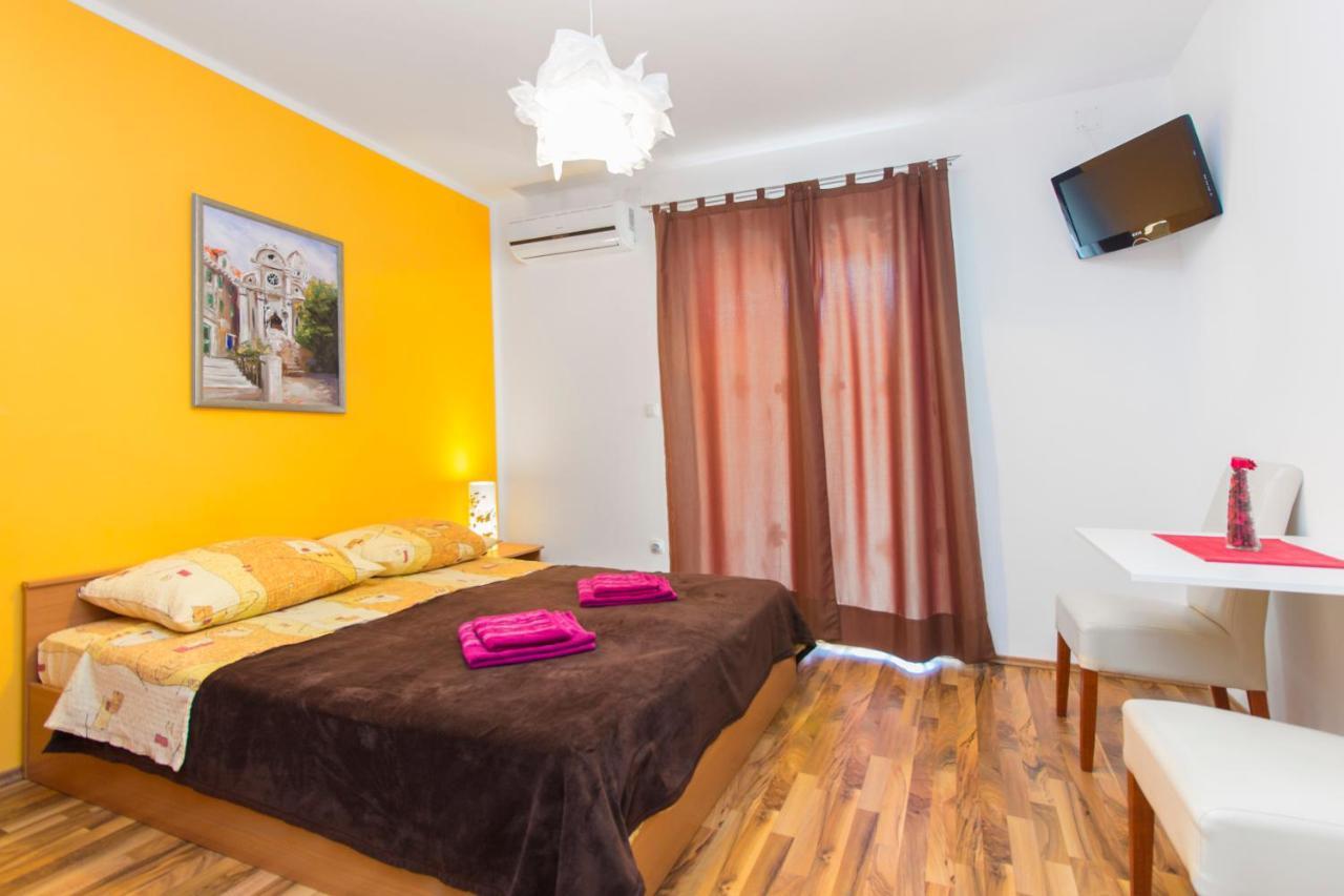 Apartmani Mariva Vodice Bagian luar foto